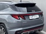 Hyundai Tucson 1.6 T-GDI PHEV N Line Edition 4WD / Fabrieksgarantie tot 03-2027 / Dealer onderhouden / Automaat / 1.350kg afn. trekhaak / Elektrische klep / Camera / Stuur- & stoelverwarming / Navigatie / Apple Carplay Android / 19" LM wielen /