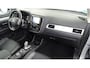 Mitsubishi Outlander 2.0 PHEV Limited Edition X-Line: 4wd, leder bekleding, privacy glas, 4 season banden, electrisch verstelbare bestuurderstoel, stuurflippers, airco, keyless entry , cruise c, achtercamera