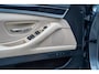BMW 5-Serie Touring 528i High Executive | Stand Kachel | Softclose | M pakket | Achterbank verwarming | Memory | Camera