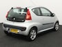 Peugeot 107 1.0-12V XR AIRCO CENTVERGR ELECRAAM AUDIO AUX EN USB Op zoek naar een betaalbare en zuinige auto? Deze Peugeot 107 1.0-12V XR uit 2009 is een ideale keuze!  Dankzij het compacte formaat is hij perfect voor in de stad en makkelijk te parkeren. D