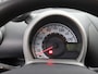 Peugeot 107 1.0-12V XR AIRCO CENTVERGR ELECRAAM AUDIO AUX EN USB Op zoek naar een betaalbare en zuinige auto? Deze Peugeot 107 1.0-12V XR uit 2009 is een ideale keuze!  Dankzij het compacte formaat is hij perfect voor in de stad en makkelijk te parkeren. D