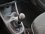 Peugeot 107 1.0-12V XR AIRCO CENTVERGR ELECRAAM AUDIO AUX EN USB Op zoek naar een betaalbare en zuinige auto? Deze Peugeot 107 1.0-12V XR uit 2009 is een ideale keuze!  Dankzij het compacte formaat is hij perfect voor in de stad en makkelijk te parkeren. D
