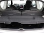 Peugeot 107 1.0-12V XR AIRCO CENTVERGR ELECRAAM AUDIO AUX EN USB Op zoek naar een betaalbare en zuinige auto? Deze Peugeot 107 1.0-12V XR uit 2009 is een ideale keuze!  Dankzij het compacte formaat is hij perfect voor in de stad en makkelijk te parkeren. D