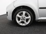 Peugeot 107 1.0-12V XR AIRCO CENTVERGR ELECRAAM AUDIO AUX EN USB Op zoek naar een betaalbare en zuinige auto? Deze Peugeot 107 1.0-12V XR uit 2009 is een ideale keuze!  Dankzij het compacte formaat is hij perfect voor in de stad en makkelijk te parkeren. D