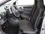 Peugeot 107 1.0-12V XR AIRCO CENTVERGR ELECRAAM AUDIO AUX EN USB Op zoek naar een betaalbare en zuinige auto? Deze Peugeot 107 1.0-12V XR uit 2009 is een ideale keuze!  Dankzij het compacte formaat is hij perfect voor in de stad en makkelijk te parkeren. D