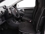 Peugeot 107 1.0-12V XR AIRCO CENTVERGR ELECRAAM AUDIO AUX EN USB Op zoek naar een betaalbare en zuinige auto? Deze Peugeot 107 1.0-12V XR uit 2009 is een ideale keuze!  Dankzij het compacte formaat is hij perfect voor in de stad en makkelijk te parkeren. D