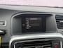 Volvo V60 2.0 T4 Business Sport | Trekhaak | 190 PK! | Bi Xenon| Schuif kantel dak | Lederen bekleding | achteruit rij camera | Keyless entry | Standkachel | Getint glas | verwarmde voorstoelen |