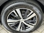 Peugeot 3008 Benzine 130 Pk Luxe Allure * Trekhaak * 1/2 Lederen Interieur * L.M. Velgen & Michelin banden * Stoelverwarming * Parkeersensoren voor- en achterzijde * Vingerhoets; Vierde Generatie Eersteklas Service. Al meer dan 100 jaar een begrip in de Brabantse Kempen.