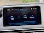 Peugeot 3008 Benzine 130 Pk Luxe Allure * Trekhaak * 1/2 Lederen Interieur * L.M. Velgen & Michelin banden * Stoelverwarming * Parkeersensoren voor- en achterzijde * Vingerhoets; Vierde Generatie Eersteklas Service. Al meer dan 100 jaar een begrip in de Brabantse Kempen.