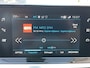 Peugeot 2008 1.2T 100pk Allure Pack | Climate control | Navigatie | Lm velgen | Camera | Apple / Android | All season banden