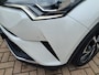 Toyota C-HR / C-HR+ 1.8 Hybrid Style Ultimate Bi-Tone Automaat | Clima | Stuur en stoelverwarming | Vol leder | Camera | Navigatie | Afnb trekhaal | RIJKLAARPRIJS INCL 12 MAANDEN GARANTIE EN BEURT