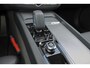 Volvo XC60 T6 Recharge AWD Plus Dark - Panorama/schuifdak - IntelliSafe Assist & Surround - 360º Camera - Verwarmde voorstoelen, stuur & achterbank - Parkeersensoren voor & achter - Elektr. bedienb. voorstoelen met geheugen - Draadloze tel. lader - Inklapbare trekhaak - 19' LMV