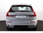 Volvo XC60 T6 Recharge AWD Plus Dark - Panorama/schuifdak - IntelliSafe Assist & Surround - 360º Camera - Verwarmde voorstoelen, stuur & achterbank - Parkeersensoren voor & achter - Elektr. bedienb. voorstoelen met geheugen - Draadloze tel. lader - Inklapbare trekhaak - 19' LMV