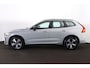 Volvo XC60 T6 Recharge AWD Plus Dark - Panorama/schuifdak - IntelliSafe Assist & Surround - 360º Camera - Verwarmde voorstoelen, stuur & achterbank - Parkeersensoren voor & achter - Elektr. bedienb. voorstoelen met geheugen - Draadloze tel. lader - Inklapbare trekhaak - 19' LMV