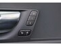 Volvo XC60 T6 Recharge AWD Plus Dark - Panorama/schuifdak - IntelliSafe Assist & Surround - 360º Camera - Verwarmde voorstoelen, stuur & achterbank - Parkeersensoren voor & achter - Elektr. bedienb. voorstoelen met geheugen - Draadloze tel. lader - Inklapbare trekhaak - 19' LMV