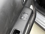 Citroën C3 Feel Edition 82pk | Lage kilometerstand | Navigatie | Climate Control | Cruise Control | Parkeersensoren | DAB+ radio | Apple Carplay / Android Auto | Bluetooth | Donker getint glas | Afwijkende dakkleur | Automatisch dimlicht | Elektrisch inklapbare spiegels | Regensensor | Trekhaak |
