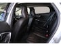 Volvo V40 Cross Country T3 PolarPlus Luxury - AUTOMAAT - Panoramadak - Adaptive Cruise Control - BLIS - Parkeercamera achter - Verwarmde voorstoelen & achterbank - Parkeersensoren voor & achter - Lederen Bekleding - Navigatie - Standkachel - Volvo On Call - Extra getint glas - 17' LMV