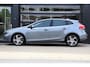 Volvo V40 2.0 T2 R-Design | Camera | Stoelverwarming | Cruise | Navi | Trekhaak | Clima
