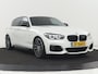 BMW 1-Serie M140i High Executive | Stoelverwarming | Carplay | Leder | Adaptief LED | Keyless | Navigatie | Sportstoelen | Parkeerhulp | Climate control | Cruise control | Bluetooth | Getint glas | M Sport