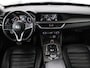 Alfa Romeo Stelvio 2.0 T AWD First Edition | Trekhaak | Leder | Stoel & stuurverwarming | Camera | Bi-Xenon | Navigatie | Climate control | Keyless | Cruise control | Bluetooth | Getint glas
