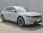 Hyundai Ioniq 5 Connect 77.4 kWh / SOH 100% / Fabrieksgarantie tot 03-2028 / Dealer onderhouden / CCS snellader / Trekgewicht 1600 kg / WLTP bereik 476 km bereik stad 687 km / Stuur- Stoel & Achterbank verwarming / Elektrische achterklep / Rondomzicht camera / Warmtepomp /