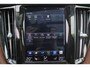 Volvo XC60 B5 Inscription - Intellisafe Assist / Surround - Panoramisch schuif-/kanteldak - Parkeersensoren v/a - Parkeercamera achter - Lederen bekleding - Contourstoelen - Verwarmbare voorstoelen - Verwarmbare voorruit - 20' LMV