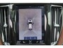 Volvo XC60 B5 Inscription - Intellisafe Assist / Surround - Panoramisch schuif-/kanteldak - Parkeersensoren v/a - Parkeercamera achter - Lederen bekleding - Contourstoelen - Verwarmbare voorstoelen - Verwarmbare voorruit - 20' LMV