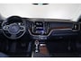 Volvo XC60 B5 Inscription - Intellisafe Assist / Surround - Panoramisch schuif-/kanteldak - Parkeersensoren v/a - Parkeercamera achter - Lederen bekleding - Contourstoelen - Verwarmbare voorstoelen - Verwarmbare voorruit - 20' LMV