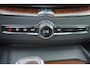 Volvo XC60 B5 Inscription - Intellisafe Assist / Surround - Panoramisch schuif-/kanteldak - Parkeersensoren v/a - Parkeercamera achter - Lederen bekleding - Contourstoelen - Verwarmbare voorstoelen - Verwarmbare voorruit - 20' LMV