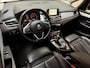 BMW 2-Serie Active Tourer 225xe High Executive *Leder* Stoelverwarming / Camera / Cruise Control / LED / Navigatie / PHEV / 17"LMV