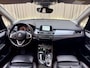 BMW 2-Serie Active Tourer 225xe High Executive *Leder* Stoelverwarming / Camera / Cruise Control / LED / Navigatie / PHEV / 17"LMV