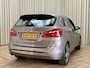 BMW 2-Serie Active Tourer 225xe High Executive *Leder* Stoelverwarming / Camera / Cruise Control / LED / Navigatie / PHEV / 17"LMV
