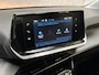 Peugeot 208 1.2 PureTech Deluxe (APPLE CARPLAY, GROOT NAVI, CRUISE, SPORTSTOELEN, LANE ASSIST, LEDER STUURWIEL, NIEUWSTAAT)