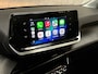 Peugeot 208 1.2 PureTech Deluxe (APPLE CARPLAY, GROOT NAVI, CRUISE, SPORTSTOELEN, LANE ASSIST, LEDER STUURWIEL, NIEUWSTAAT)