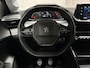 Peugeot 208 1.2 PureTech Deluxe (APPLE CARPLAY, GROOT NAVI, CRUISE, SPORTSTOELEN, LANE ASSIST, LEDER STUURWIEL, NIEUWSTAAT)