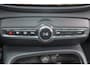 Volvo EC40 Extended Range Plus 82 kWh - Panoramadak - IntelliSafe Assist & Surround - 360º Camera - Verwarmde voorstoelen, stuur & achterbank - Parkeersensoren voor & achter - Elektr. bedienb. bestuurdersstoel met geheugen - Draadloze tel. lader - Warmtepomp - Extra getint glas - Inklapbare trekhaak - 19' LMV
