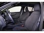 Volvo EC40 Extended Range Plus 82 kWh - Panoramadak - IntelliSafe Assist & Surround - 360º Camera - Verwarmde voorstoelen, stuur & achterbank - Parkeersensoren voor & achter - Elektr. bedienb. bestuurdersstoel met geheugen - Draadloze tel. lader - Warmtepomp - Extra getint glas - Inklapbare trekhaak - 19' LMV