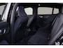Volvo EC40 Extended Range Plus 82 kWh - Panoramadak - IntelliSafe Assist & Surround - 360º Camera - Verwarmde voorstoelen, stuur & achterbank - Parkeersensoren voor & achter - Elektr. bedienb. bestuurdersstoel met geheugen - Draadloze tel. lader - Warmtepomp - Extra getint glas - Inklapbare trekhaak - 19' LMV