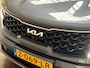Kia Sorento 1.6 T-GDI Hybrid 2WD DynamicLine 7 Persoons 265Pk Automaat (PANORAMADAK, APPLE CARPLAY, 360 CAMERA, LEDER, BOSE AUDIO, ELEK SPORTSTOELEN, GETINT GLAS, STUUR/STOELVERWARMING, NIEUWSTAAT)