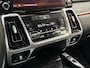 Kia Sorento 1.6 T-GDI Hybrid 2WD DynamicLine 7 Persoons 265Pk Automaat (PANORAMADAK, APPLE CARPLAY, 360 CAMERA, LEDER, BOSE AUDIO, ELEK SPORTSTOELEN, GETINT GLAS, STUUR/STOELVERWARMING, NIEUWSTAAT)
