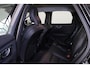 Volvo XC60 B4 Momentum - IntelliSafe Assist & Surround - Harman/Kardon audio - Adaptieve LED koplampen - Parkeercamera achter - Verwarmde voorstoelen & stuur - Parkeersensoren voor & achter - Elektr. bedienb. voorstoelen met geheugen - 18' LMV