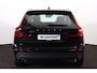 Volvo XC60 B4 Momentum - IntelliSafe Assist & Surround - Harman/Kardon audio - Adaptieve LED koplampen - Parkeercamera achter - Verwarmde voorstoelen & stuur - Parkeersensoren voor & achter - Elektr. bedienb. voorstoelen met geheugen - 18' LMV