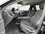 Volvo V60 2.0 B3 Momentum Business | Adaptieve Cruise Control | Parkeercamera | Harman Kardon Audio | Apple CarPlay & Android Auto | Donker Getint Glas | 18" Lichtmetalen Velgen |