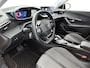 Peugeot e-2008 EV Allure Pack 50 kWh 136pk Automaat | Navigatie | Adaptieve Cruise Control | LED | Climate Control | Camera | 17"LMV | Stoelverwarming | Keyless Entry/Start |