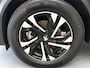 Peugeot e-2008 EV Allure Pack 50 kWh 136pk Automaat | Navigatie | Adaptieve Cruise Control | LED | Climate Control | Camera | 17"LMV | Stoelverwarming | Keyless Entry/Start |