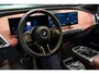 BMW iX xDrive M70 112 kWh *Panorama Sky Lounge / Bowers & Wilkins Diamond / Soft-Close / Stoelventilatie / Surround-View*
