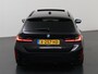 BMW 3-Serie Touring 320i | M-Pakket | Panoramadak | Trekhaak Ele.wegklapbaar | Apple CarPlay/Android Auto | Curved Display | Stuur/Stoelverwarming | Interieur Verlichting | Sportstoelen | Camera | DAB | Ele. kofferdeksel |