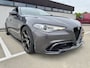 Alfa Romeo Giulia 2.0T Super Veloce Tuning 310PK | Full Carbon | Leer | Appel-Android | 19" Breedset || Schakelflippers | Xenon |