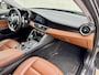 Alfa Romeo Giulia 2.0T Super Veloce Tuning 310PK | Full Carbon | Leer | Appel-Android | 19" Breedset || Schakelflippers | Xenon |