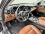 Alfa Romeo Giulia 2.0T Super Veloce Tuning 310PK | Full Carbon | Leer | Appel-Android | 19" Breedset || Schakelflippers | Xenon |